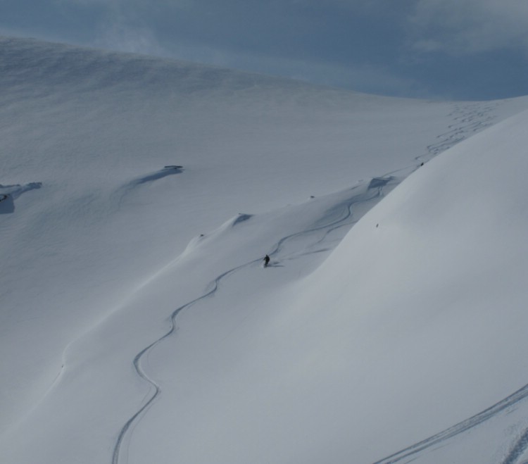 Heliskiing i Abiskoalperna. Kombovecka April 2012. Foto: Magnus Strand