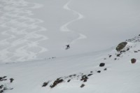 High speed cruising on the south side of Gorsacohkka. Heli ski Riksgränsen 30/3 - 2009    Photo: Peter Almer 