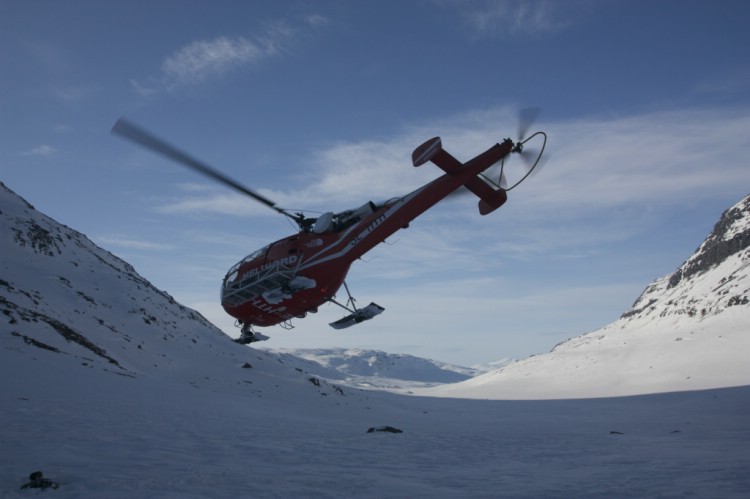 Den franska damen i trogen tjänst. Helilyft nummer nio den 11 april 2009. Foto: Carl Lundberg