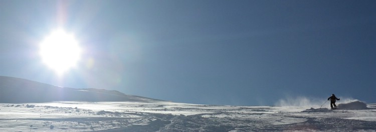 Finnish Freeride Team Heliski Riksgränsen 18 april 2009. Foto: Carl Lundberg